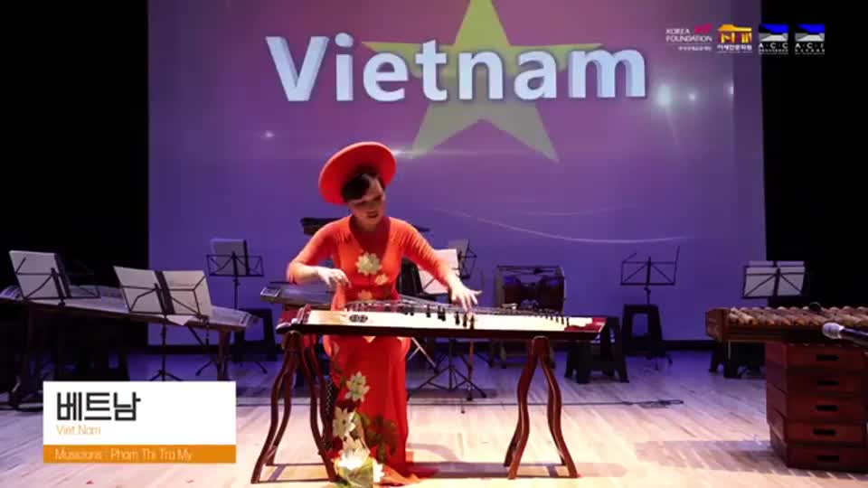 <font color='red'>아시아</font>전통오케스트라의 베트남 악기 연주
