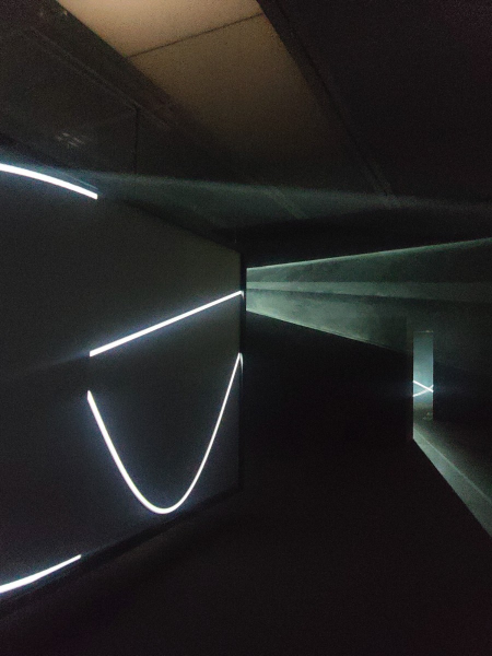 TATE 모던에서 현재 진행중인 Solid Light 전시 모습