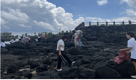 봉사활동을 진행중인 모습01