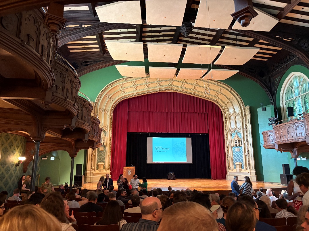 University town hall이 진행되고 있는 모습