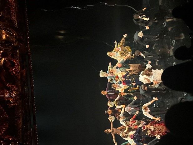 The Phantom of the Opera 뮤지컬, 배우들이 인사를 하고 있다