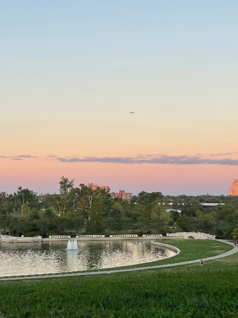 University of Missouri 방문, 호수를 배경으로 노을이 지고 있다