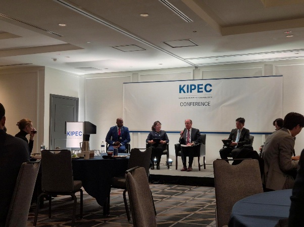 네트워킹 활동을 진행중인 모습