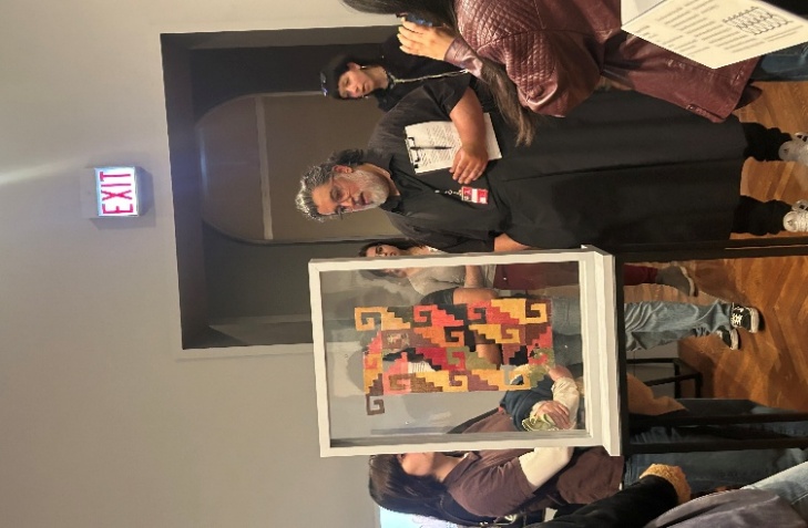  In-Person Intern Program, 전시가 어떤 과정으로 기획되고 있는지에 대해 설명을 하고 있다12