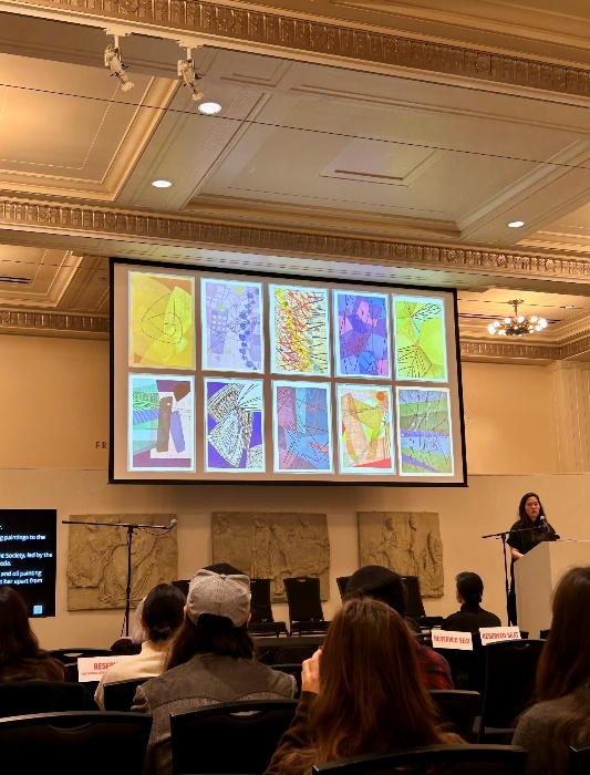 Yoshida Chizuko 전시와 연계된 심포지엄 및 Scholars&rsquo; Day, 세미나의 모습, 요시다 치즈코의 작품이 빔프로젝트로 비추어 있다 