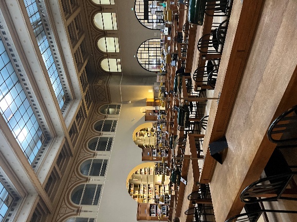 소르본 대학교의 건축&middot;예술 도서관 내부 도서관 모습