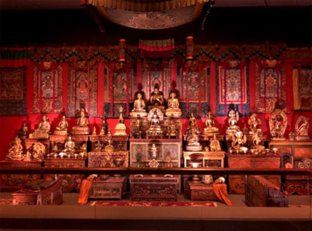 Figure 1 Encountering the Buddha 전시 사진