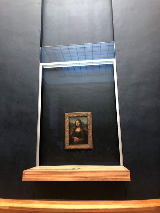 사진6. 레오나르도 다 빈치의 「모나리자 (Mona Lisa)」「모나리자」를 보기 위해서는 반드시 줄을 서서 기다려야 한다.