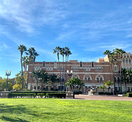 USC에서 근무하는 곳인 Doheny Library 건물 뒷모습