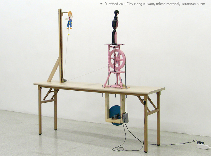 “Untitled 2011” by Hong Ki-won, mixed material, 180x45x180cm