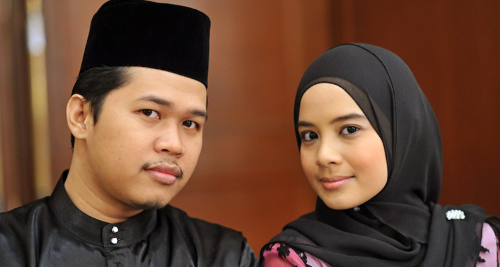 화려하지만 정갈한, 바주 꾸룽·바주 말라유