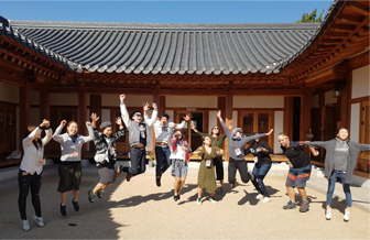 외국인과 한국인이 함께한 KF '수원' 테마답사