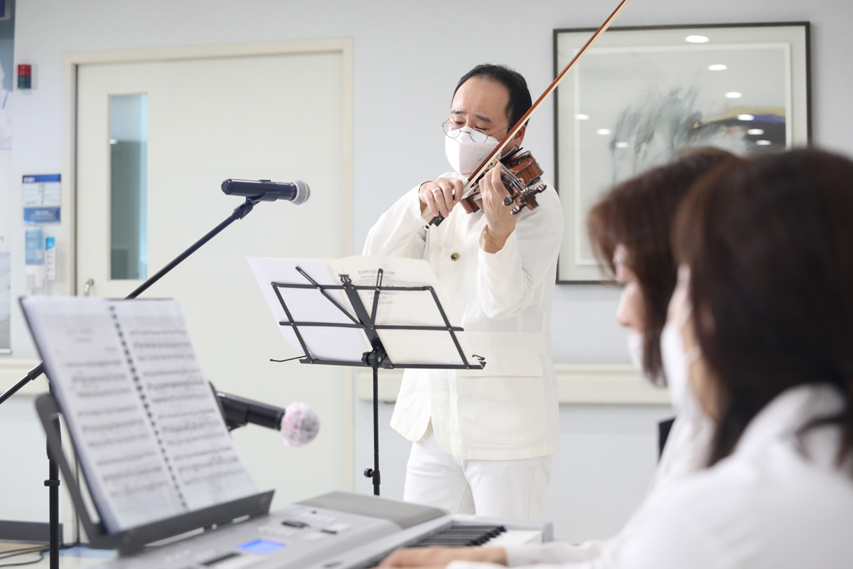 바이올리니스트 원형준 “평화와 치유의 음악을 연주합니다”