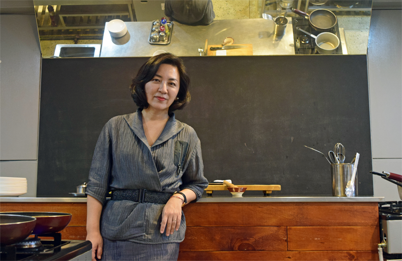 Choi Jia, Food Curator, O'ngo Food Communications “When we recommend <font color='red'>hansik</font> to foreigners, we'd do better not to insist on imparting our own taste but to focus instead on understanding.”