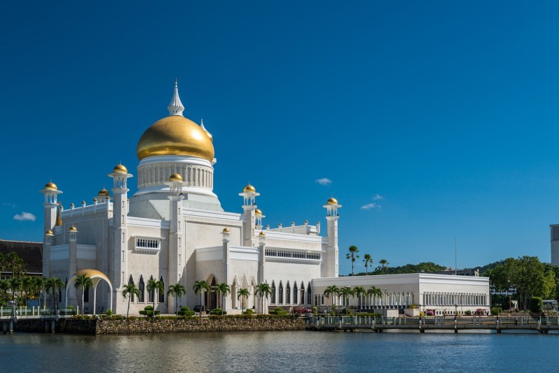 Sultan Omar Ali Saifuddin Mosque.jpg