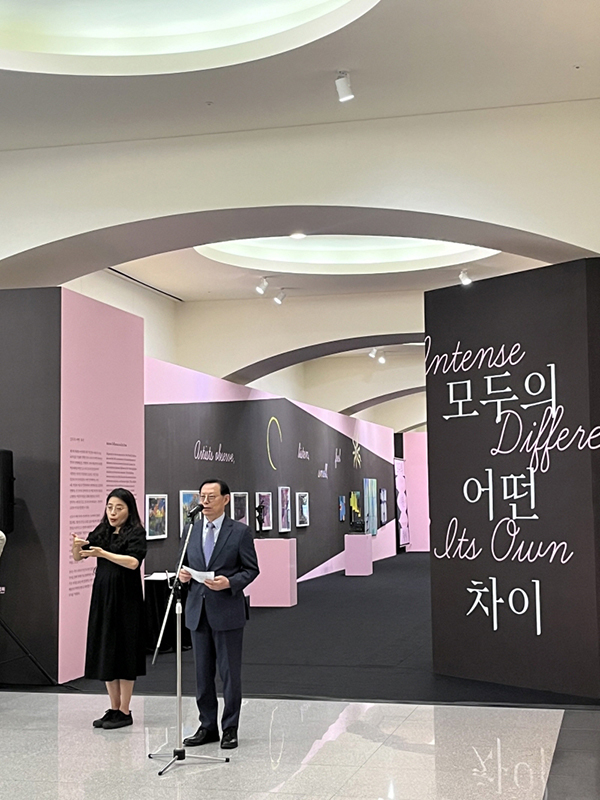 개막식을 진행중인 모습